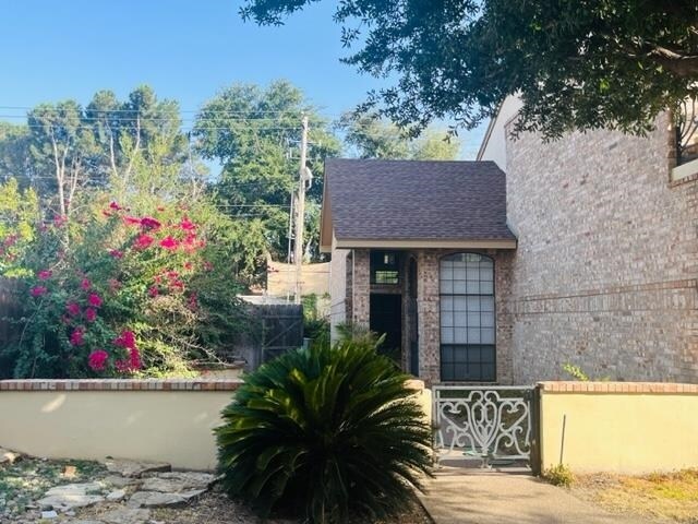 Primary Photo - 109 E Del Mar Blvd