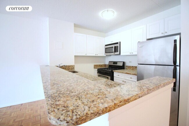 Building Photo - 225 Eighth Avenue 7G