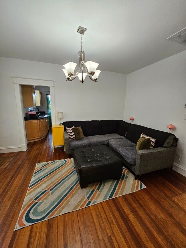 Foto del edificio - 3BR/1.5 BA Single-Story Home - Large Yard ...