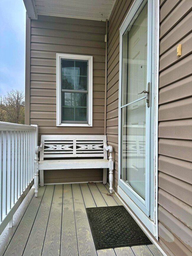 Building Photo - Enjoy the perks of country living without ...