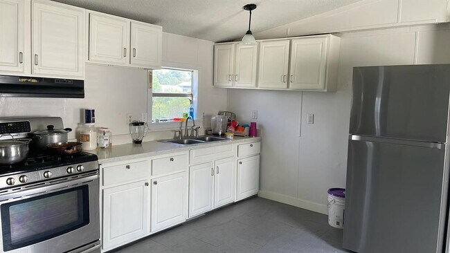 Building Photo - 747 Rd 5210