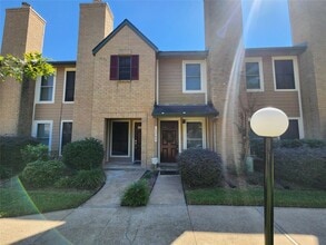 Building Photo - 17742 Kings Park Ln