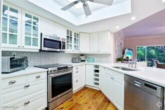 Building Photo - 5897 Chanteclair Dr