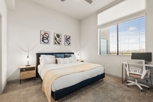 Building Photo - 711 W Broadway Rd