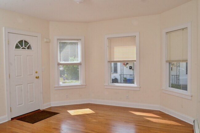 living 1 - 85 Strickland Rd