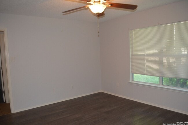 Building Photo - Large Beautiful 3 bed 2 bath