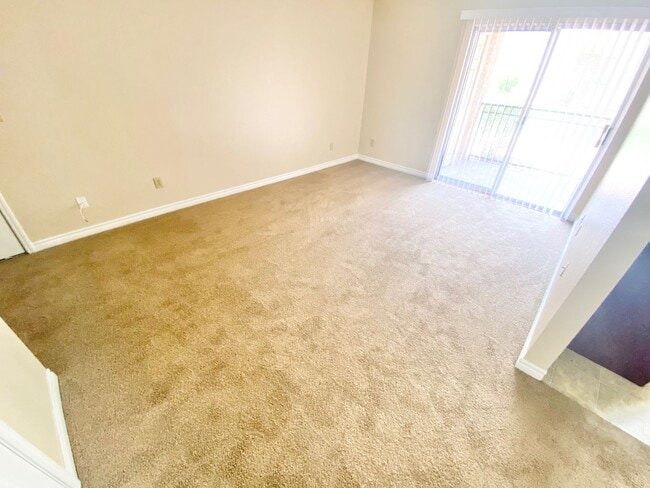 Building Photo - 1ST FLOOR CONDO UNIT  1 BEDROOM/ 1 FULL BATH, LOCATED GUARD GATED COMMUNITY