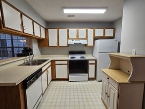 Building Photo - 1095 Plantation Dr W