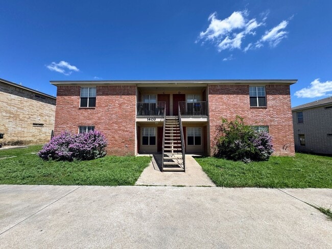 Foto del edificio - 1403 Dugger Cir