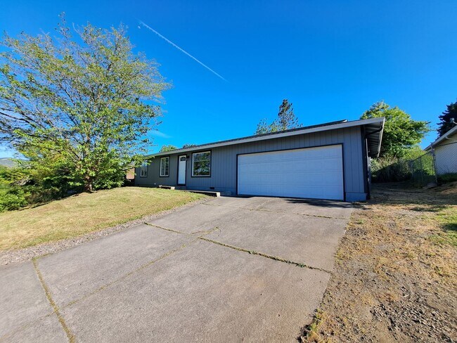 Foto del edificio - Green area 3 Bedroom 2 Bath with Garage