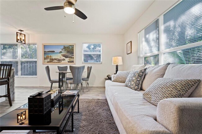 Foto del edificio - 618 4th Ave NE