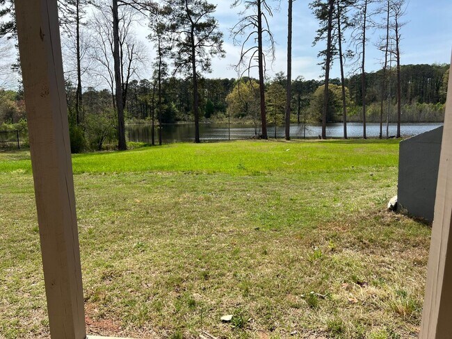 Building Photo - Spacious 2BR/2Bath House in Fayetteville