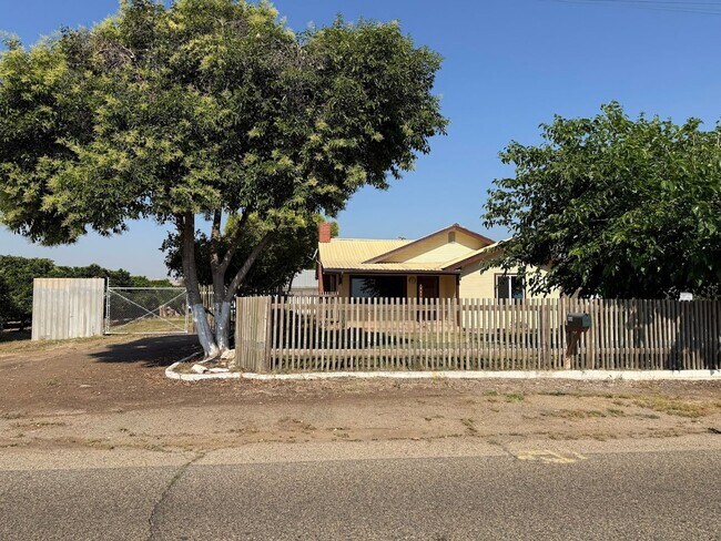 Foto del edificio - Updated Country Home with Shop!!