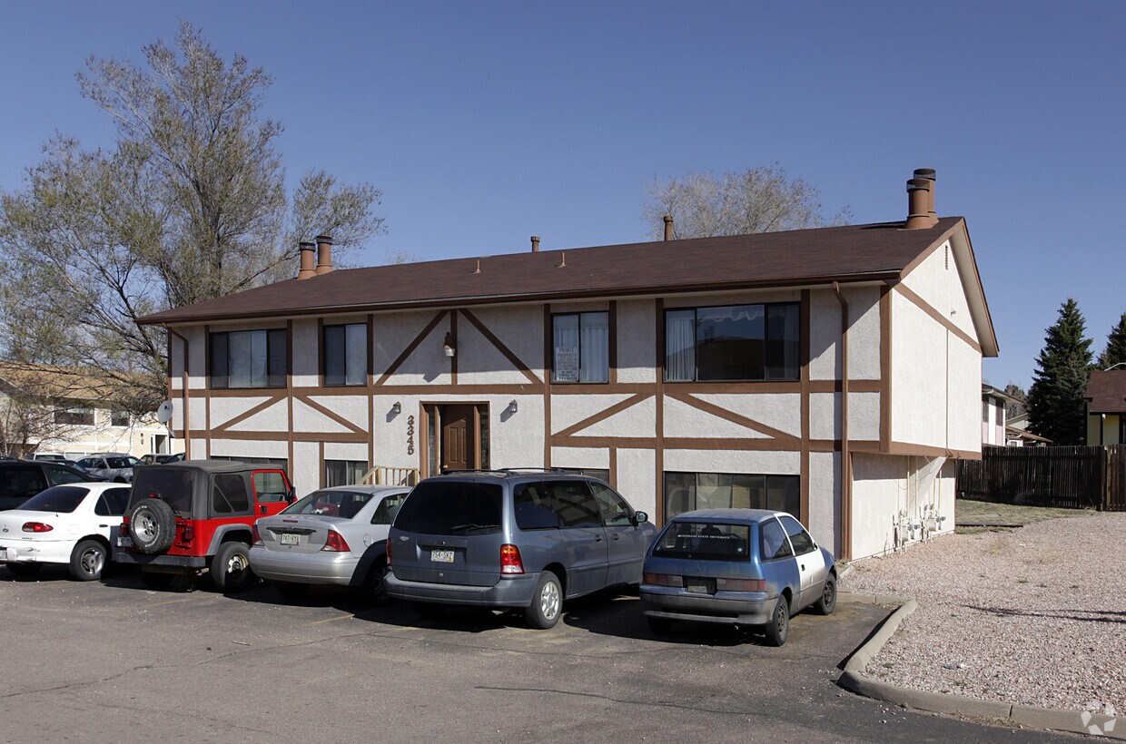 3345 Cochran Dr, Colorado Springs, CO 80916 Apartments in Colorado