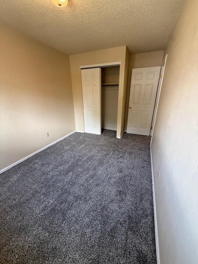 Building Photo - 3248 Rood Ct