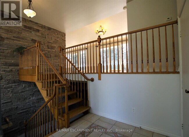 Photo du bâtiment - 1200 Birchview Dr
