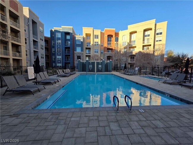 Foto del edificio - 62 E Serene Ave