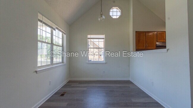 Building Photo - 408 N Hickory St