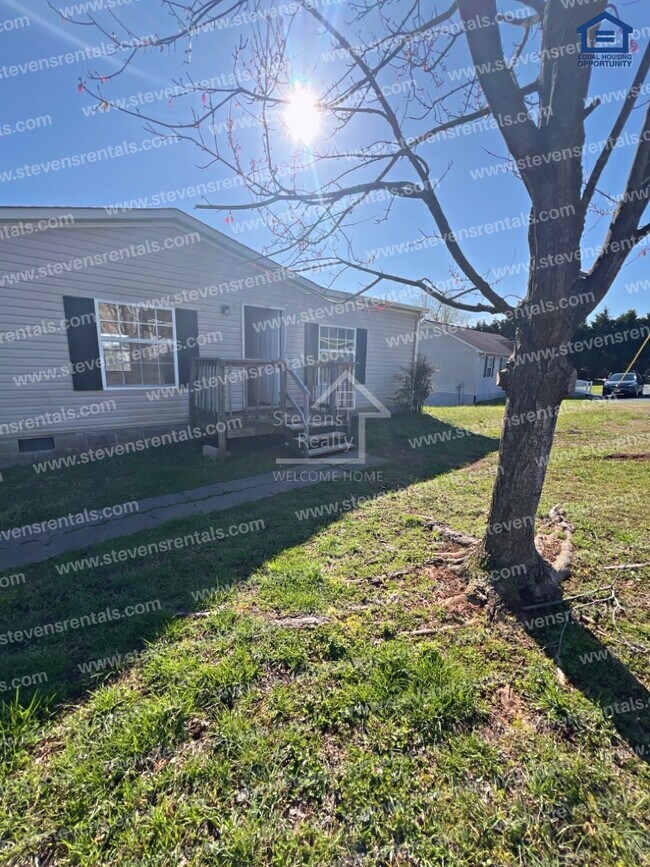 Building Photo - Tranquil Single Family Home