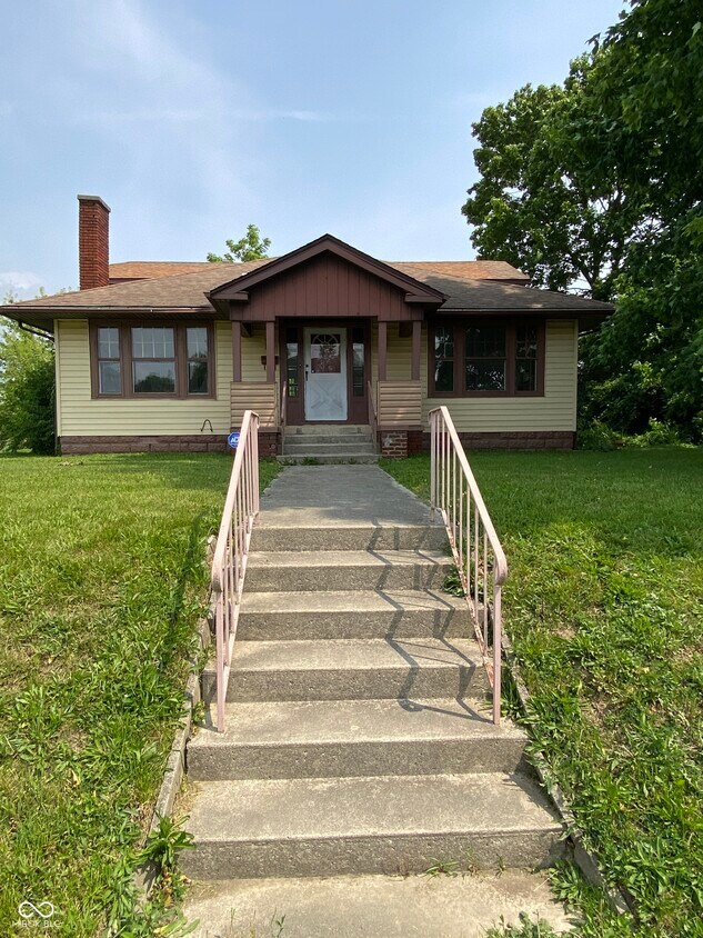 Primary Photo - 1000 E 8th St