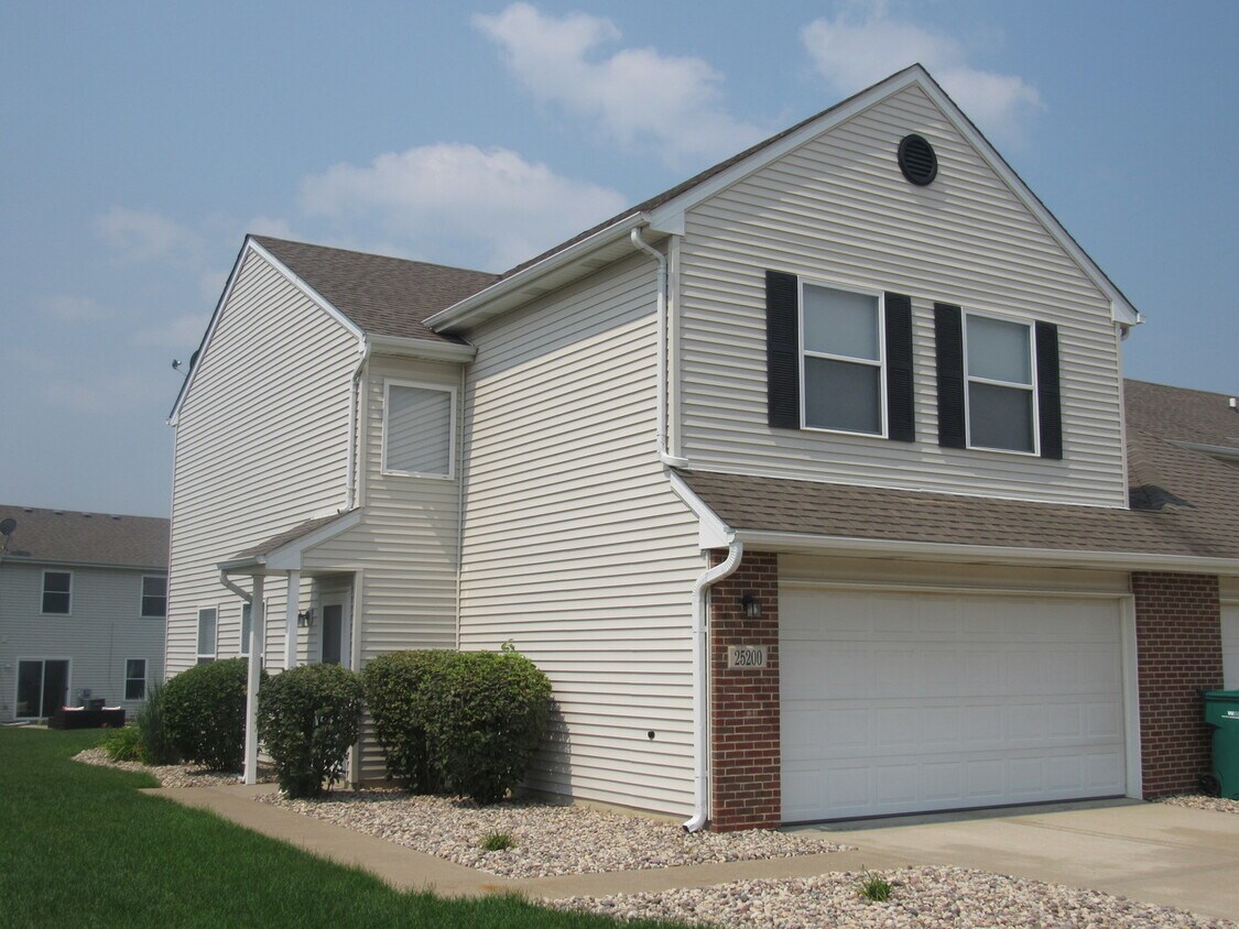 Foto principal - 25200 Faraday Rd