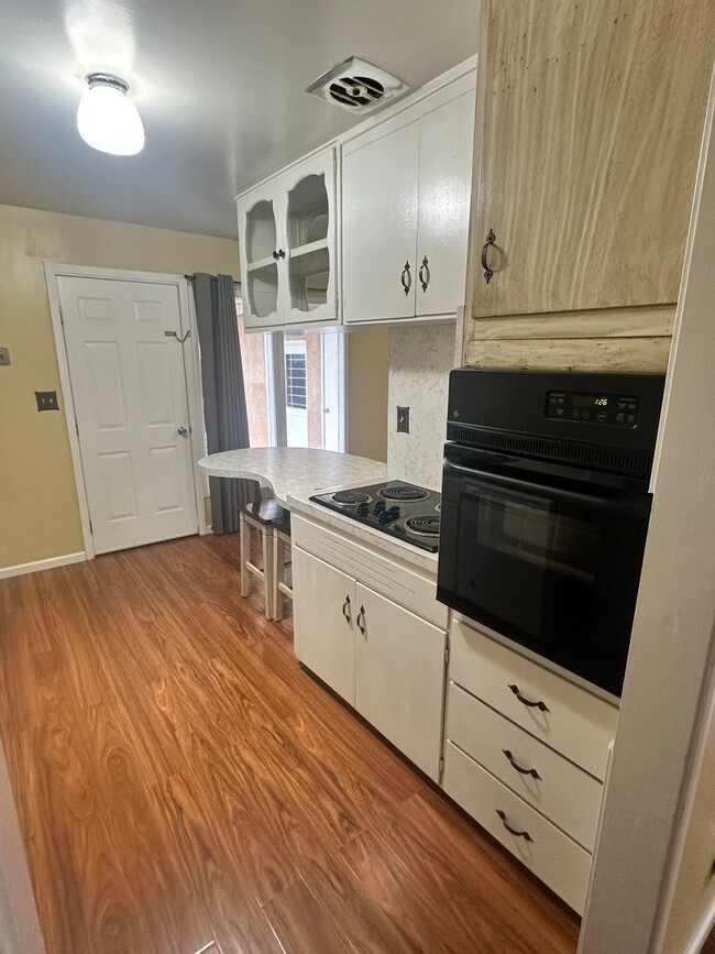 Building Photo - Cozy Home on Quiet, Friendly Street