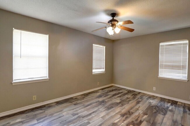 Foto del edificio - 711 Hillview St