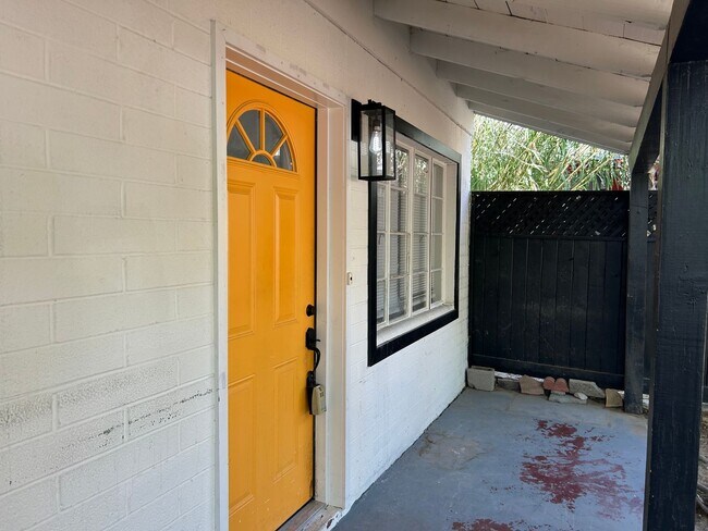 Foto del edificio - modern 1 bedroom duplex near downtown