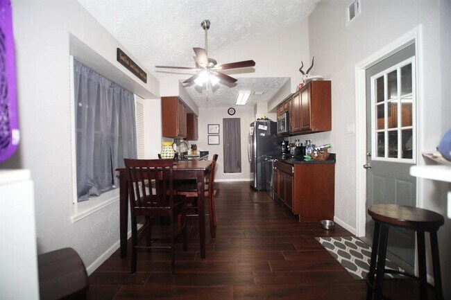 Building Photo - 22619 Braken Carter Ln