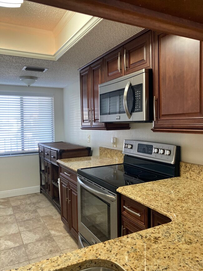 Foto del edificio - 8150 Brent St