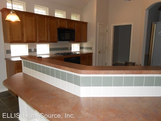 Building Photo - 142 Lairds Dr