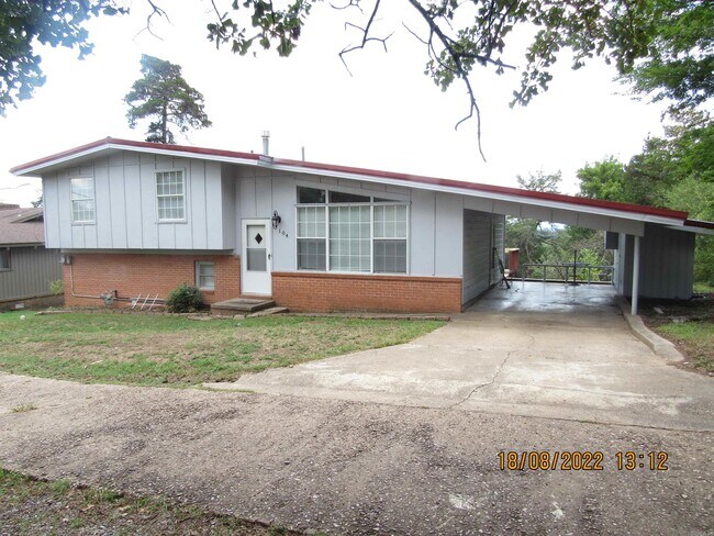 Foto del edificio - 104 Cedarcrest Dr