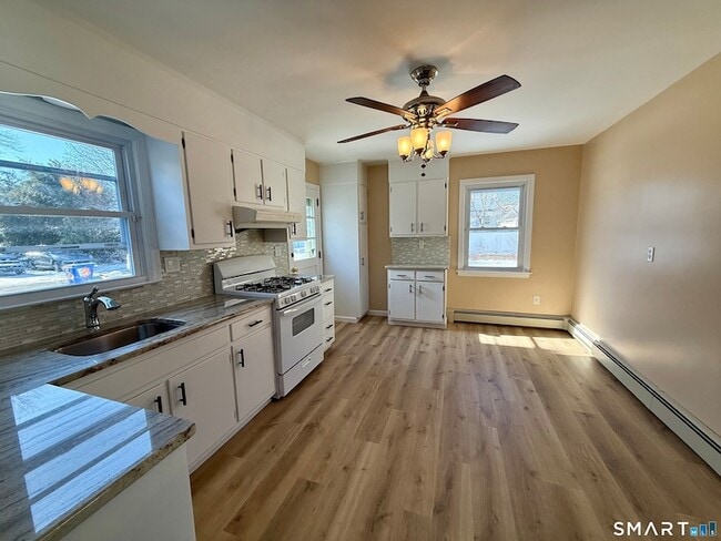 Building Photo - 33 Center Ave