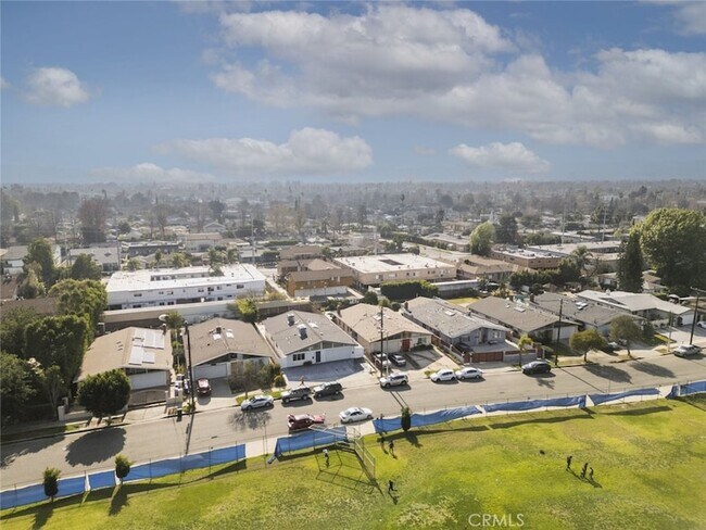 Foto del edificio - 13010 Hartland St