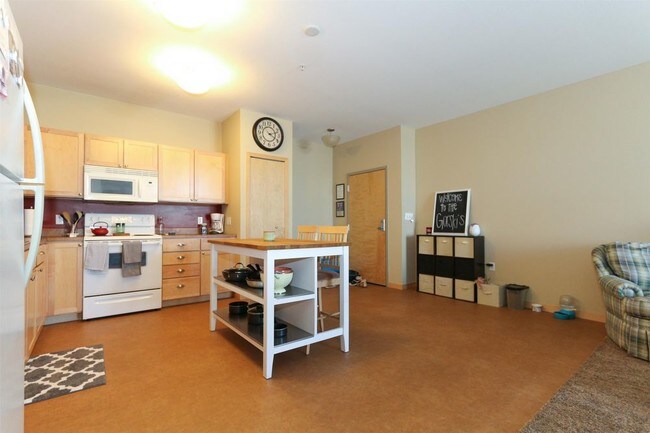 Foto del edificio - 2750 Cedar Ave S