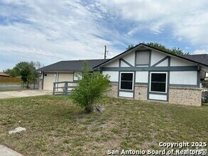 Building Photo - 5622 Frst Lk St