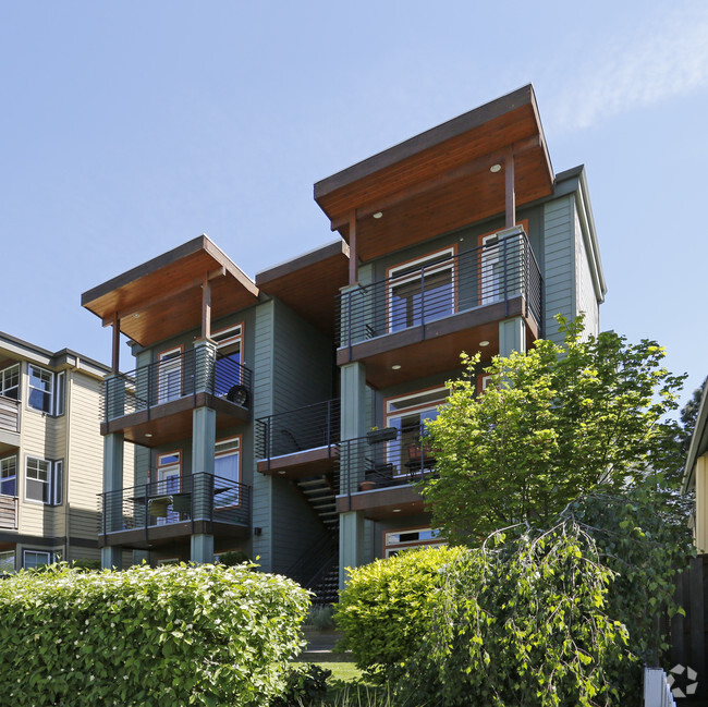 Building Photo - Mississippi Overlook Condos