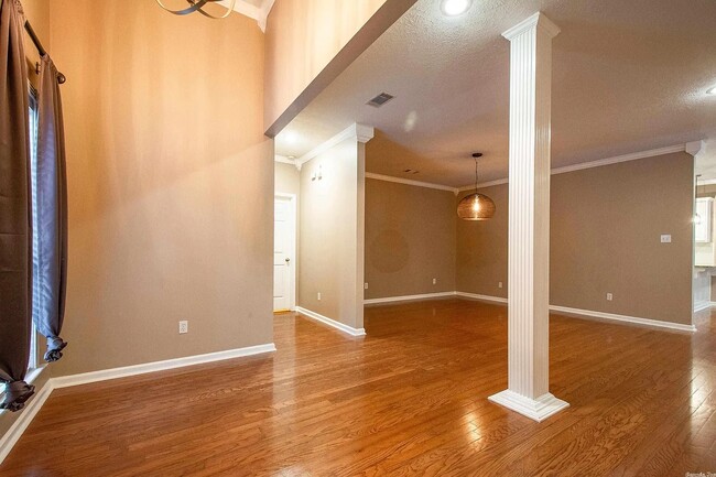 Building Photo - 20 Bouresse Dr