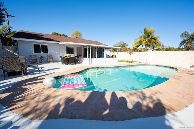 Foto del edificio - 2125 Hilldale St