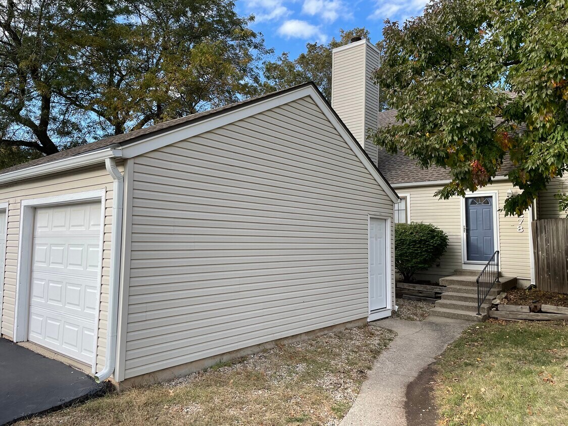 8278 NW Barrybrooke Dr, Kansas City, MO 64151 Townhome Rentals in