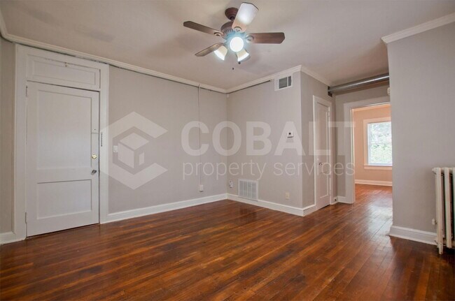 Building Photo - 674 Somerset Terrace NE