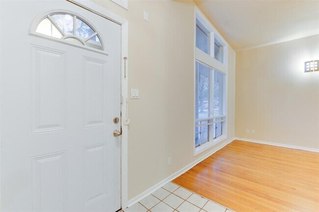 Building Photo - 9614 Meadowcroft Dr