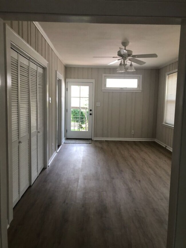 Building Photo - Newly Renovated 3 Bed 3 Bath Home in the H...