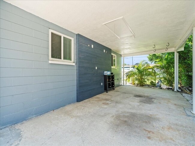 Building Photo - 2200 Capri Dr