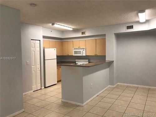 Foto del edificio - 7980 N Nob Hill Rd