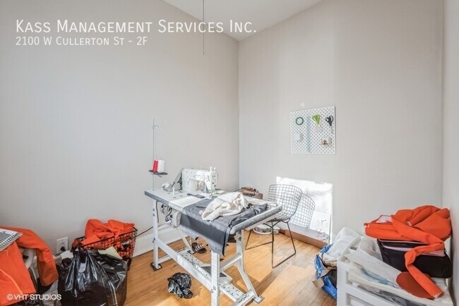 Building Photo - Sunny Pilsen 2 Bed- blocks away from Harri...