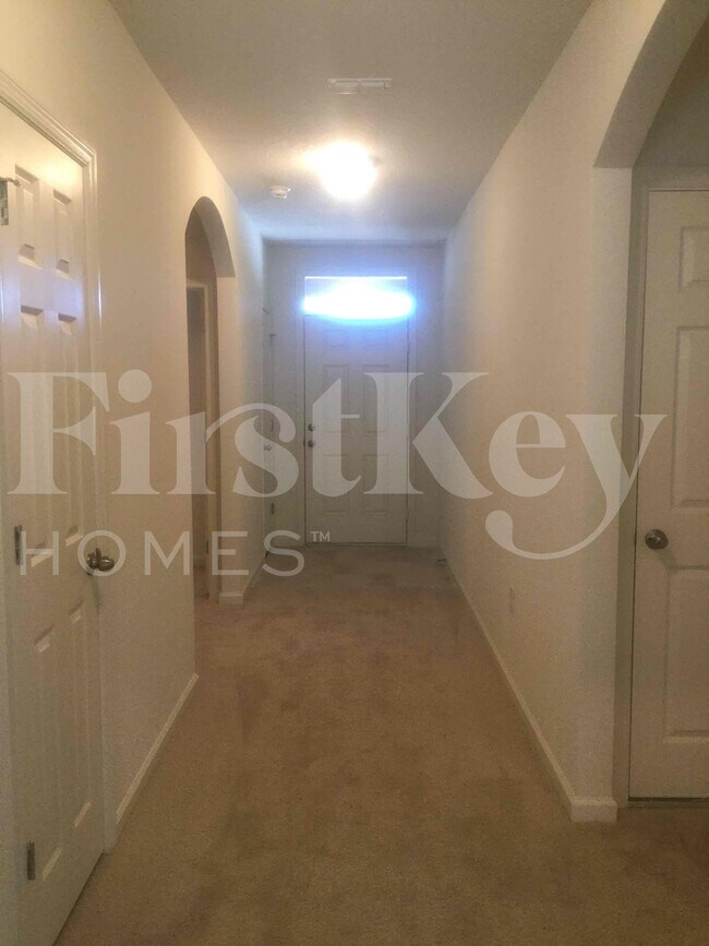 Building Photo - 2472 SE Floresta Dr