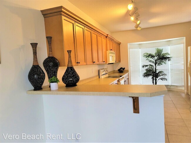 Building Photo - 3 br, 2.5 bath House - 1755 42nd Sq. #101