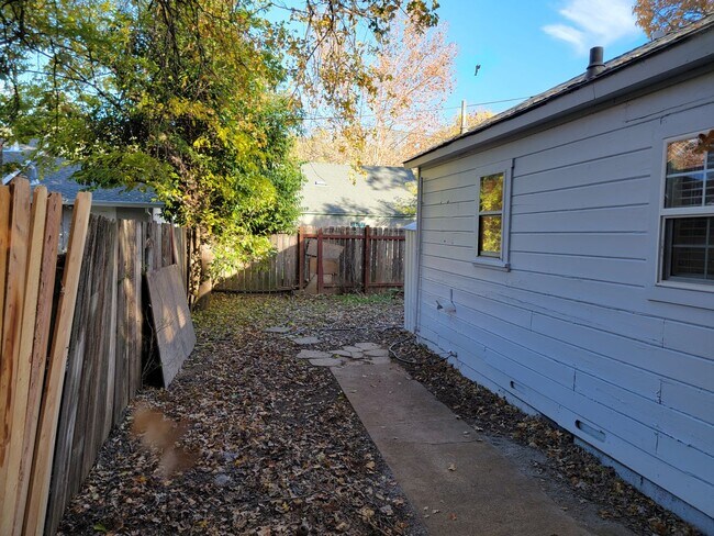 Foto del edificio - 2 Bedroom 1 Bathroom House Near Caldwell Park