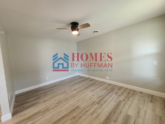 Foto del edificio - One Bedroom |  Detached Garage | Move In R...